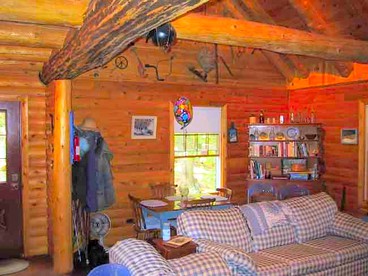 Spacious and Rustic Cabin Rental in the Woods near Catoctin Mountain Park, Maryland - Thurmont, Maryland - glamping.directory