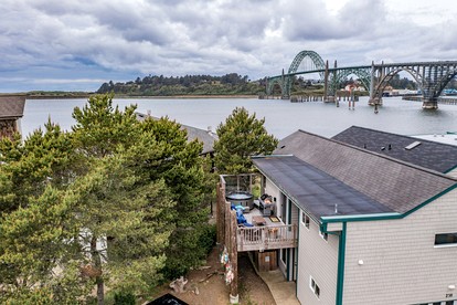 Amazing Beachfront Villa in Newport, Oregon - Newport, Oregon - glamping.directory