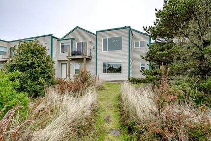 Amazing Beachfront Villa in Newport, Oregon - glamping.directory