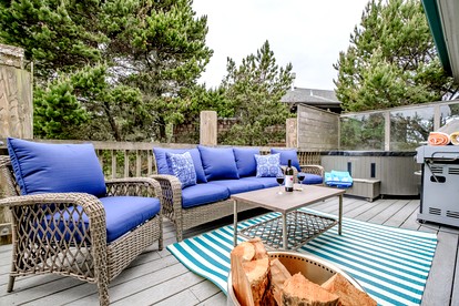 Amazing Beachfront Villa in Newport, Oregon - Newport, Oregon - glamping.directory