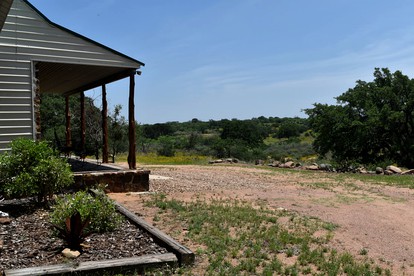 Cozy Cabin Rental for a Weekend Getaway near Historic Fredericksburg in Texas - Mason, Texas - glamping.directory