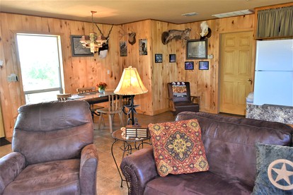 Cozy Cabin Rental for a Weekend Getaway near Historic Fredericksburg in Texas - Mason, Texas - glamping.directory