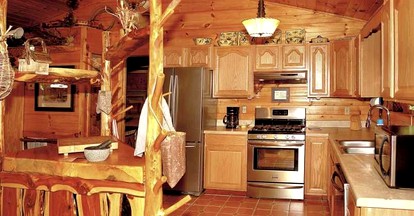 Rustic Wooden Cottage with Hot-Tub and Hiking Trails in Newport, Tennessee - Newport, Tennessee - glamping.directory