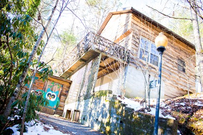 Peaceful Weekend Getaway Surrounded by Apple Orchards near Asheville, North Carolina - Hidden Valley, North Carolina - glamping.directory