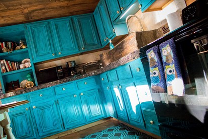 Peaceful Weekend Getaway Surrounded by Apple Orchards near Asheville, North Carolina - Hidden Valley, North Carolina - glamping.directory