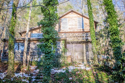 Peaceful Weekend Getaway Surrounded by Apple Orchards near Asheville, North Carolina - glamping.directory
