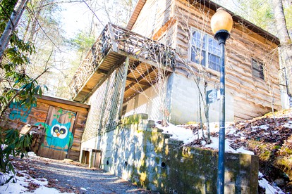 Peaceful Weekend Getaway Surrounded by Apple Orchards near Asheville, North Carolina - Hidden Valley, North Carolina - glamping.directory
