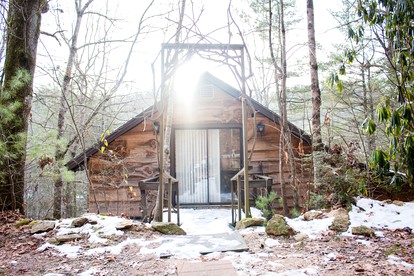 Peaceful Weekend Getaway Surrounded by Apple Orchards near Asheville, North Carolina - Hidden Valley, North Carolina - glamping.directory