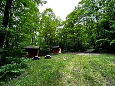 Quaint Cabin Surrounded by Nature for a Peaceful Retreat in White Lake, Wisconsin - White Lake, Wisconsin - glamping.directory