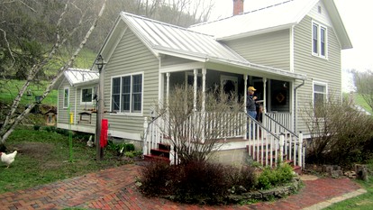 Lovely Cottage on Farm by Mississippi River near Rochester, Minnesota - glamping.directory