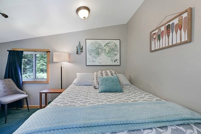 Cozy Pondside Cottage Cabin with Wood-Burning Stove & Private Deck Near Downtown Hope, Alaska - Hope, Alaska - glamping.directory