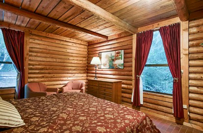 Beautiful Cabin Rental Perfect for Large Groups and Families near Tacoma, Washington - Gig Harbor, Washington - glamping.directory
