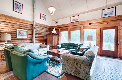 Beautiful Cabin Rental Perfect for Large Groups and Families near Tacoma, Washington - Gig Harbor, Washington - glamping.directory
