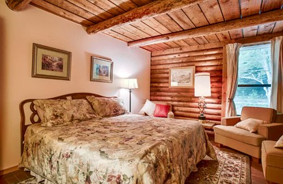 Beautiful Cabin Rental Perfect for Large Groups and Families near Tacoma, Washington - Gig Harbor, Washington - glamping.directory
