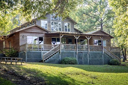 Luxurious Retreat Cabin with Scenic Pond Views, Expansive Decks, and Resort Amenities Near Zwolle, LA - glamping.directory
