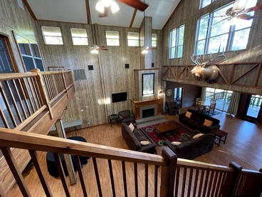 Luxurious Retreat Cabin with Scenic Pond Views, Expansive Decks, and Resort Amenities Near Zwolle, LA - Zwolle, Louisiana - glamping.directory