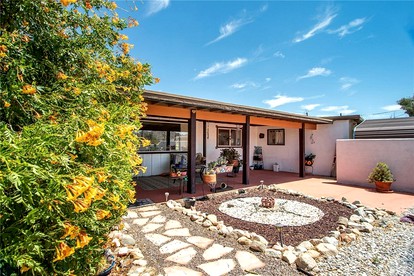 Beautiful Vacation Rental with Hot Tub Perfect for Glamping in Joshua Tree - Joshua Tree, California - glamping.directory