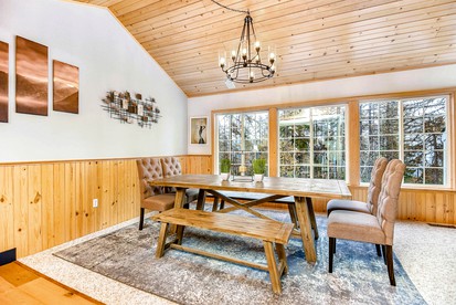 High-altitude Hideaway: Large Rental on Schweitzer Mountain with Views and Hot Tub - Sandpoint, Idaho - glamping.directory