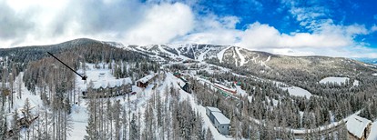 High-altitude Hideaway: Large Rental on Schweitzer Mountain with Views and Hot Tub - Sandpoint, Idaho - glamping.directory