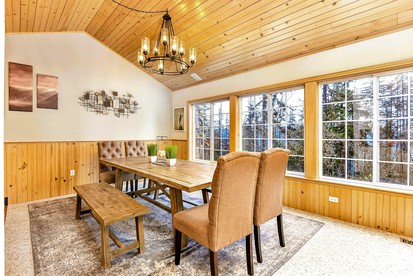 High-altitude Hideaway: Large Rental on Schweitzer Mountain with Views and Hot Tub - Sandpoint, Idaho - glamping.directory