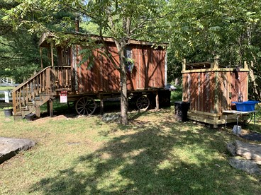 Shepherd’ Hut on the Conewago Creek - Elizabethtown, Pennsylvania - glamping.directory