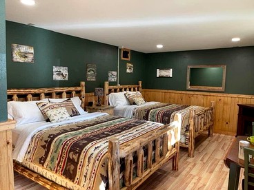 Family-Friendly Cabin Suite Rental near Thompson Falls, Montana - Thompson Falls, Montana - glamping.directory