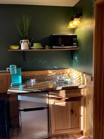 Family-Friendly Cabin Suite Rental near Thompson Falls, Montana - Thompson Falls, Montana - glamping.directory