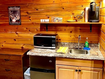 Family-Friendly Cabin Suite Rental near Thompson Falls, Montana - Thompson Falls, Montana - glamping.directory
