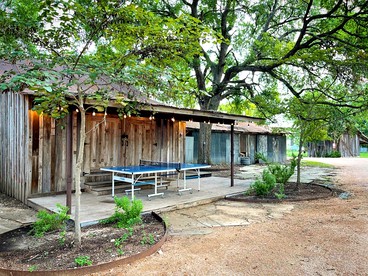 Brand New Cabin with Luxury Games Room on a Gorgeous Creek Near New Braunfels, Texas - Geronimo, Texas - glamping.directory
