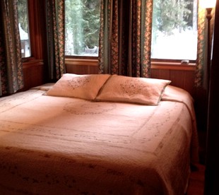 Secluded Ski-In and Ski-Out Cabin with Private Sauna on Mount Hood in Oregon - Government Camp, Oregon - glamping.directory
