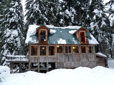 Secluded Ski-In and Ski-Out Cabin with Private Sauna on Mount Hood in Oregon - glamping.directory