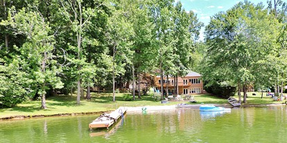 Unique Lakeside Getaway with a Fire Pit on Lake Anna, Virginia - glamping.directory