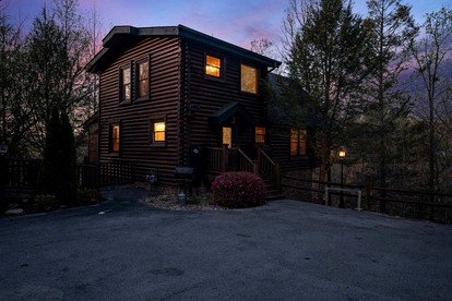 Stunning Log Cabin with Movie Theatre & Hot Tub near Arts and Crafts District in Gatlinburg, TN - Gatlinburg, Tennessee - glamping.directory