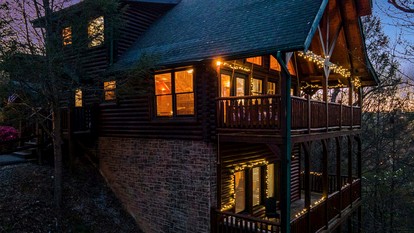 Stunning Log Cabin with Movie Theatre & Hot Tub near Arts and Crafts District in Gatlinburg, TN - Gatlinburg, Tennessee - glamping.directory