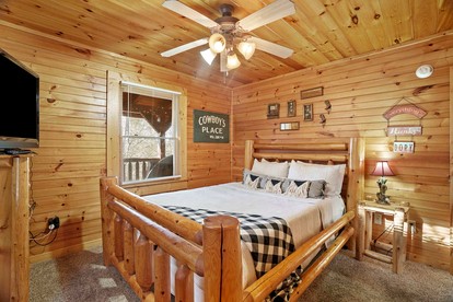 Stunning Log Cabin with Movie Theatre & Hot Tub near Arts and Crafts District in Gatlinburg, TN - Gatlinburg, Tennessee - glamping.directory