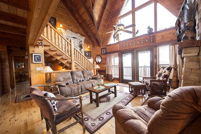 Magnificent Cabin with Jacuzzi, Pool Table and Poker Table in Sevierville, Tennessee - Sevierville, Tennessee - glamping.directory