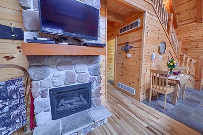 Rustic Log Cabin Rental in Logan, Ohio, for Dreamy Glamping Stays in Hocking Hills - Logan, Ohio - glamping.directory