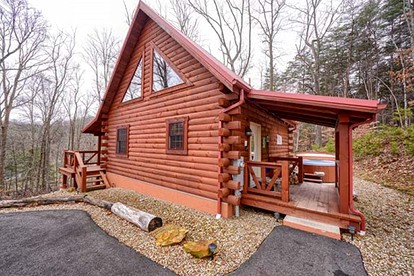 Rustic Log Cabin Rental in Logan, Ohio, for Dreamy Glamping Stays in Hocking Hills - Logan, Ohio - glamping.directory