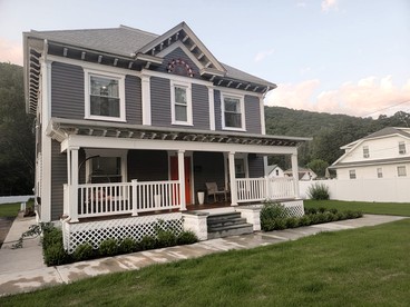 Splendid Ski Cabin with Pool Table, Jacuzzi and Large Backyard in New York - glamping.directory