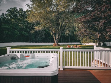 Splendid Ski Cabin with Pool Table, Jacuzzi and Large Backyard in New York - Shandaken, New York - glamping.directory