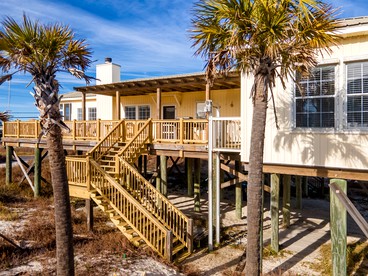 Breathtaking Pet Friendly Cottage with Barbecue in Dauphin Island, Alabama - glamping.directory