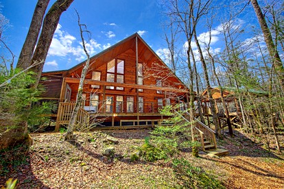 Creekside Tennessee Cabin Rental for Great Smoky Mountains Getaways - Gatlinburg, Tennessee - glamping.directory