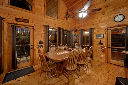 Creekside Tennessee Cabin Rental for Great Smoky Mountains Getaways - Gatlinburg, Tennessee - glamping.directory