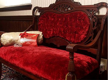 Elegant Room for a Romantic Getaway near Warren, Pennsylvania - Russell, Pennsylvania - glamping.directory