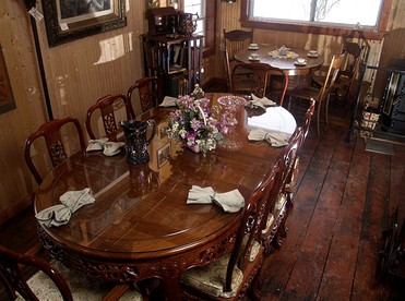 Elegant Room for a Romantic Getaway near Warren, Pennsylvania - Russell, Pennsylvania - glamping.directory