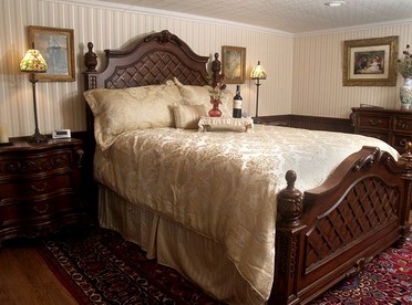 Elegant Room for a Romantic Getaway near Warren, Pennsylvania - glamping.directory
