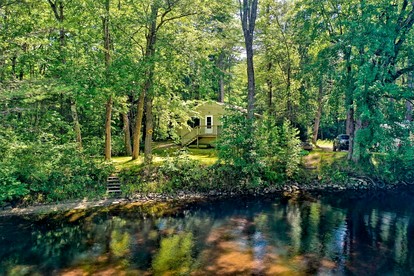 Peaceful Waterfront Cottage on Crooked River near Portland and Sebago Lake, Maine - Casco, Maine - glamping.directory