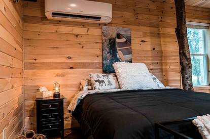 Luxurious Pet Friendly Treehouse with Hot Tub Nestled within the Pine Trees by the Waterfront of Belgrade Stream, Close to Sugarloaf Mountain, Maine - Belgrade, Maine - glamping.directory