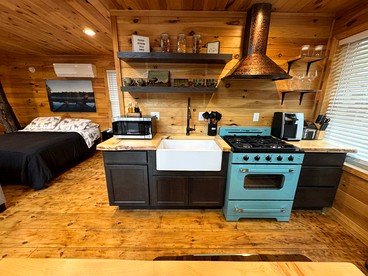 Luxurious Pet Friendly Treehouse with Hot Tub Nestled within the Pine Trees by the Waterfront of Belgrade Stream, Close to Sugarloaf Mountain, Maine - Belgrade, Maine - glamping.directory