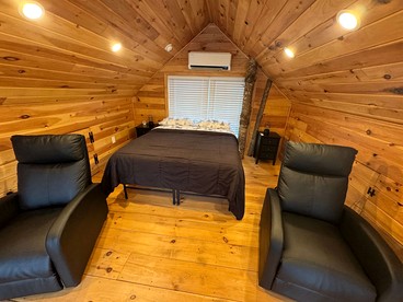 Luxurious Pet Friendly Treehouse with Hot Tub Nestled within the Pine Trees by the Waterfront of Belgrade Stream, Close to Sugarloaf Mountain, Maine - Belgrade, Maine - glamping.directory